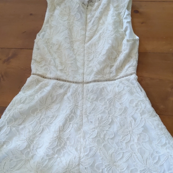 NWT BB Dakota White Lace dress - Picture 4 of 5